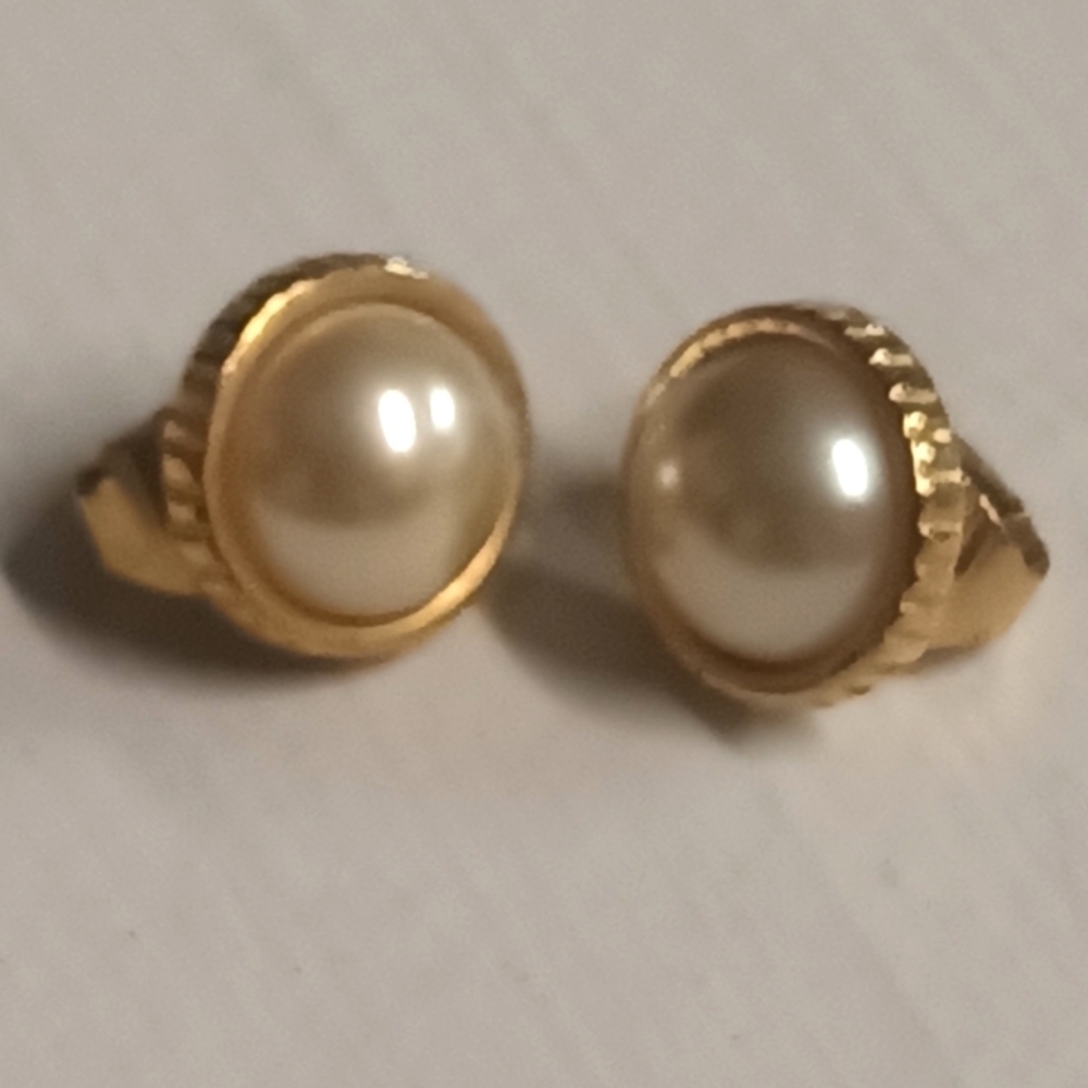 Gold signed Lcl Pearl earrings Clip-On